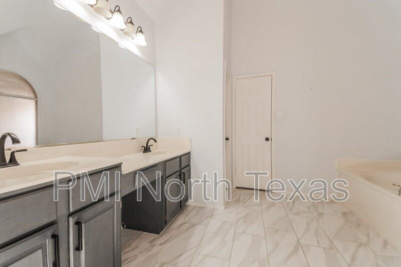 104 Peregrine Dr - Photo 2 of 19