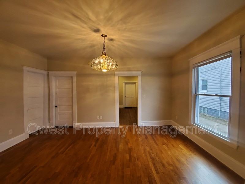 114 Valley Ave Nw - Photo 2 of 11