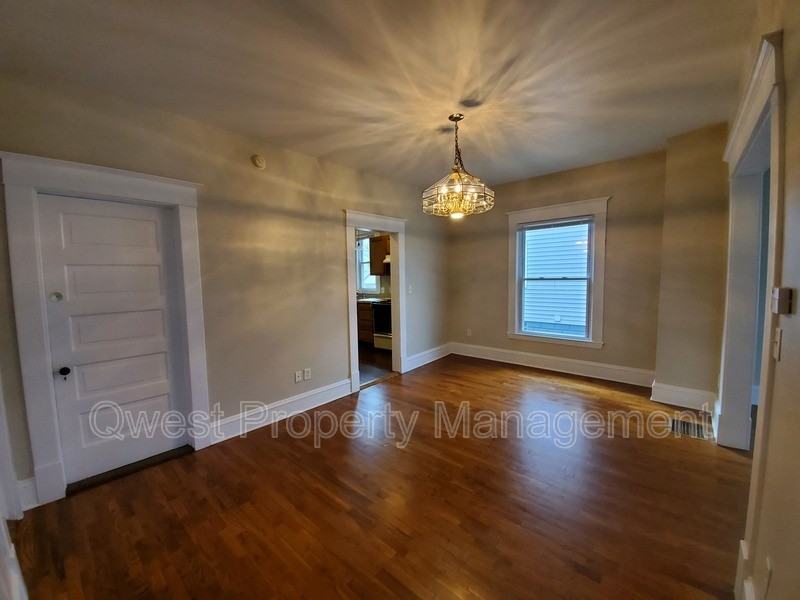 114 Valley Ave Nw - Photo 3 of 11