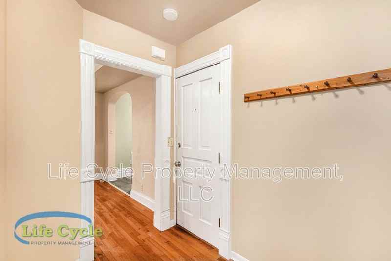 310 Union Ave Se - Photo 2 of 16