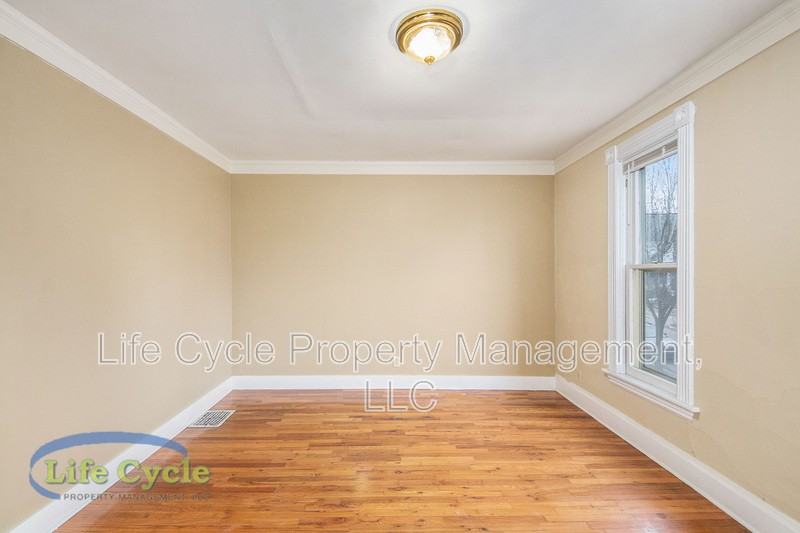 310 Union Ave Se - Photo 3 of 16