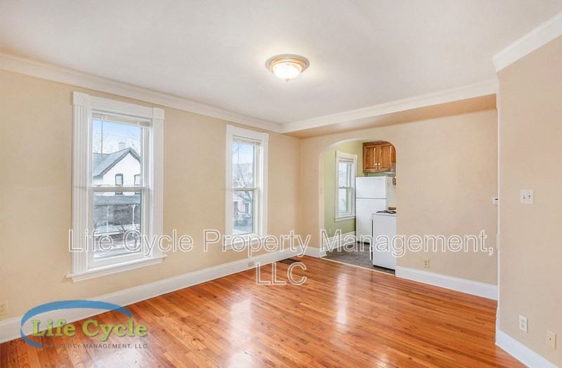 310 Union Ave Se - Photo 5 of 16