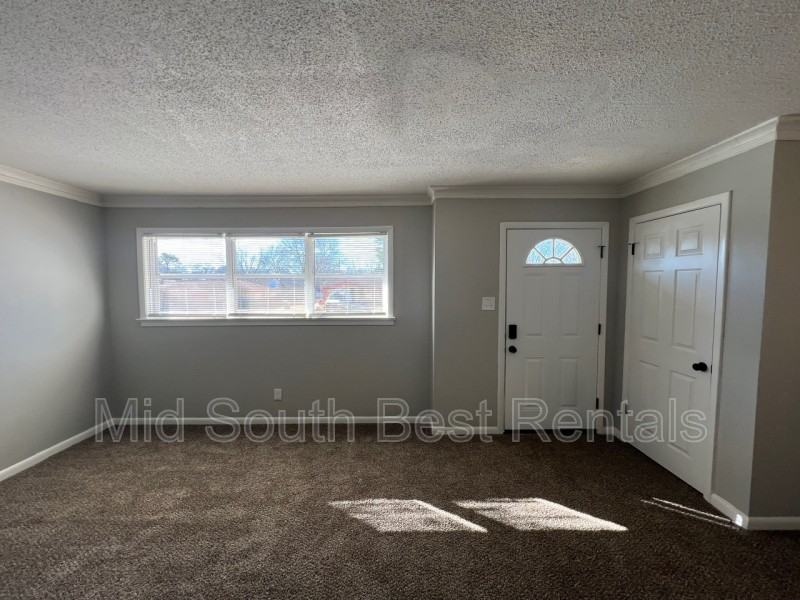 178 Jeanne Dr - Photo 2 of 8