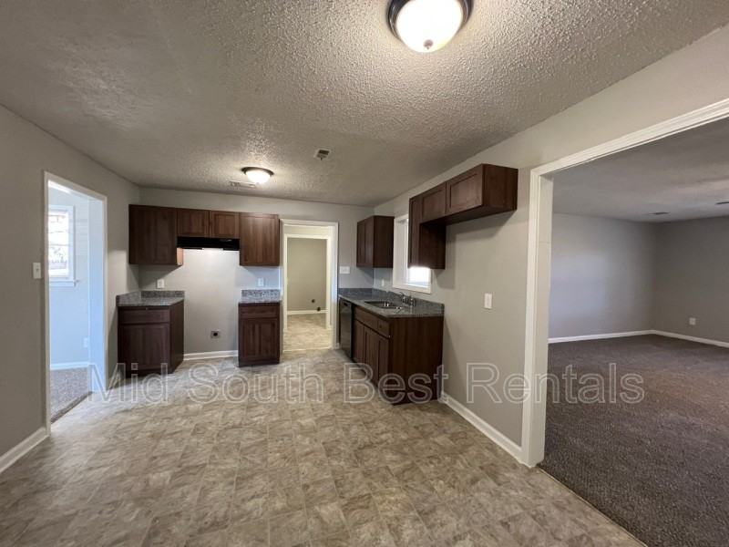 178 Jeanne Dr - Photo 3 of 8