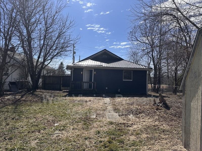 1025 S Fayette St - Photo 2 of 12