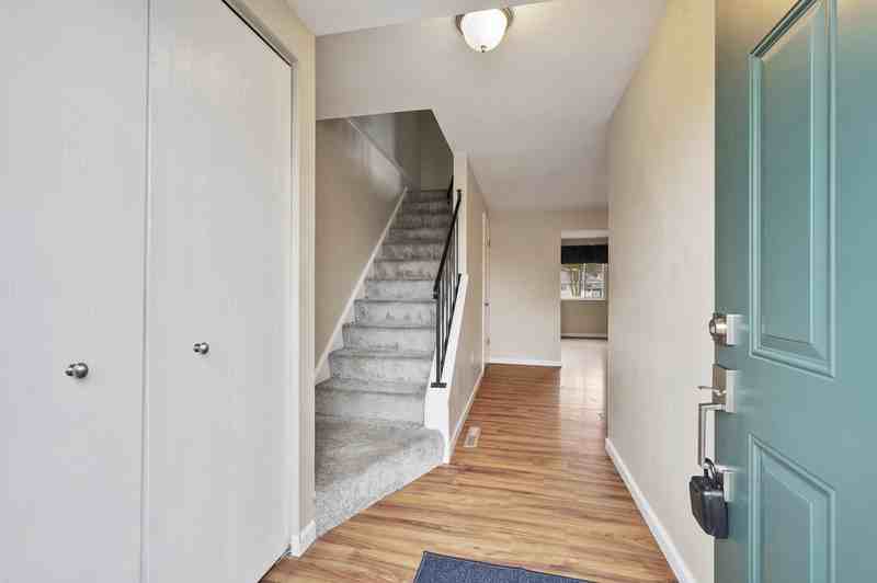 131 Bellwood Ct - Photo 3 of 29