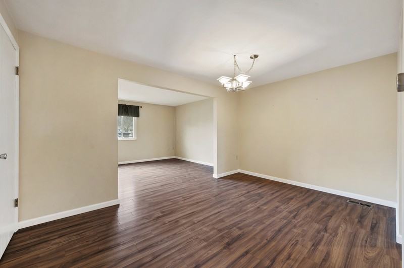 131 Bellwood Ct - Photo 4 of 29