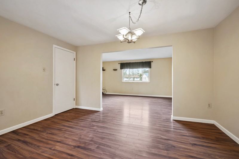 131 Bellwood Ct - Photo 5 of 29