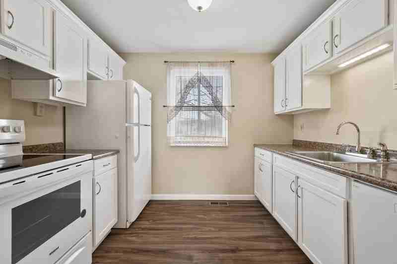 131 Bellwood Ct - Photo 6 of 29