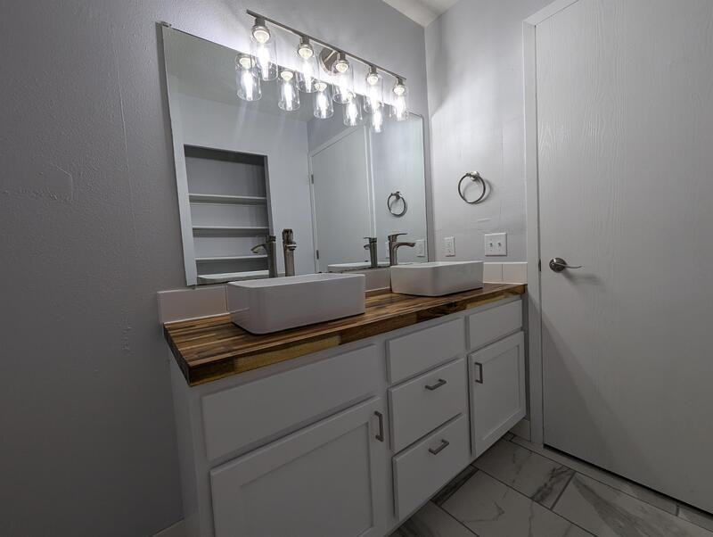 408 E 15th St - Photo 6 of 12