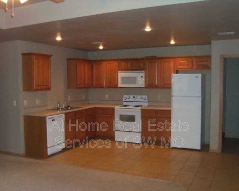 631 S Landen Ave - Photo 2 of 9