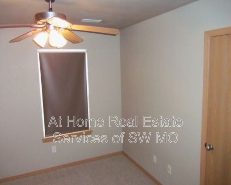 631 S Landen Ave - Photo 6 of 9