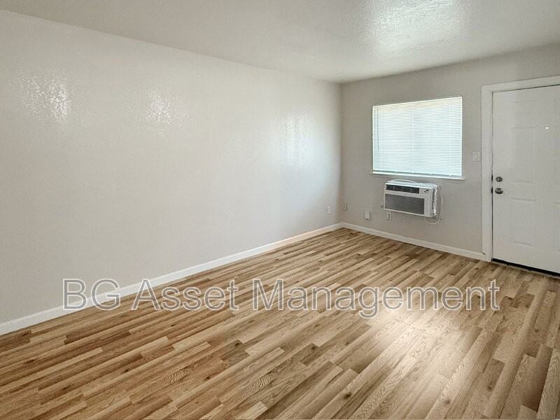 728 Darina Ave #8 - Photo 2 of 38