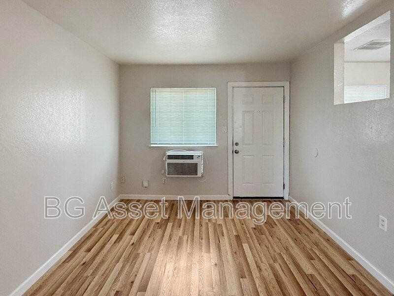 728 Darina Ave #8 - Photo 3 of 38