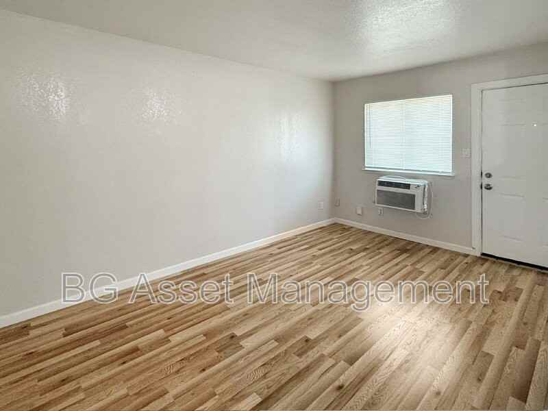 728 Darina Ave #8 - Photo 4 of 38