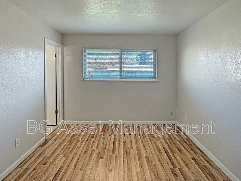 728 Darina Ave #8 - Photo 7 of 38
