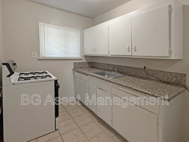 728 Darina Ave #8 - Photo 5 of 17