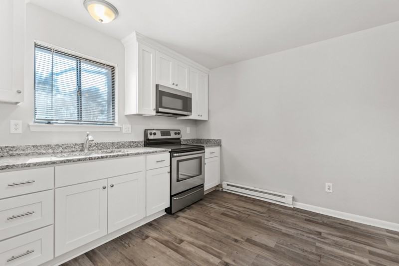 3562 Bancroft Dr - Photo 3 of 17