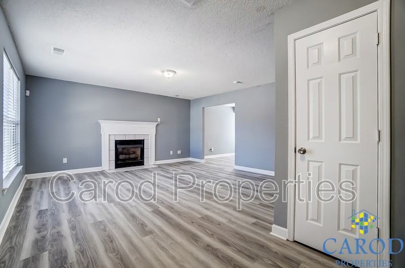 1015 Alston Hill Dr - Photo 4 of 47
