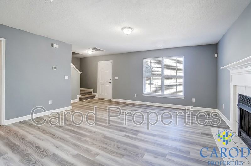 1015 Alston Hill Dr - Photo 7 of 47