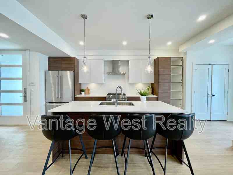 800 Grenfell Ave - Photo 2 of 34