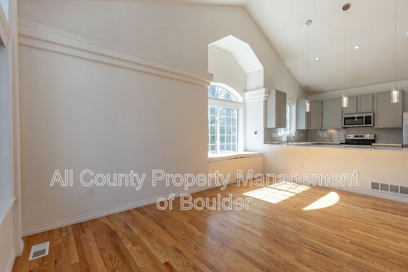 3303 Wright Cir - Photo 3 of 29