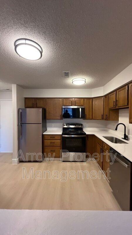 515 W Saunders Ave #14 - Photo 3 of 11