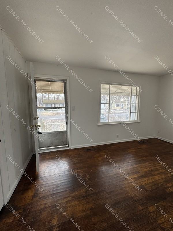 3217 Wyoming Ave - Photo 3 of 13