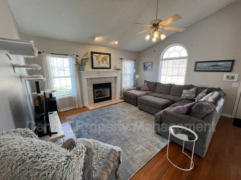 1014 Old Mill Rd - Photo 7 of 40