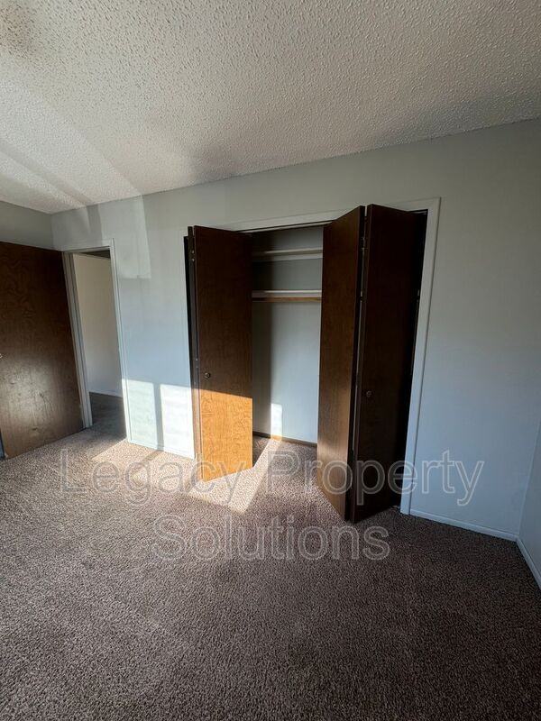 305 W Bismarck Expy N #4 - Photo 7 of 12