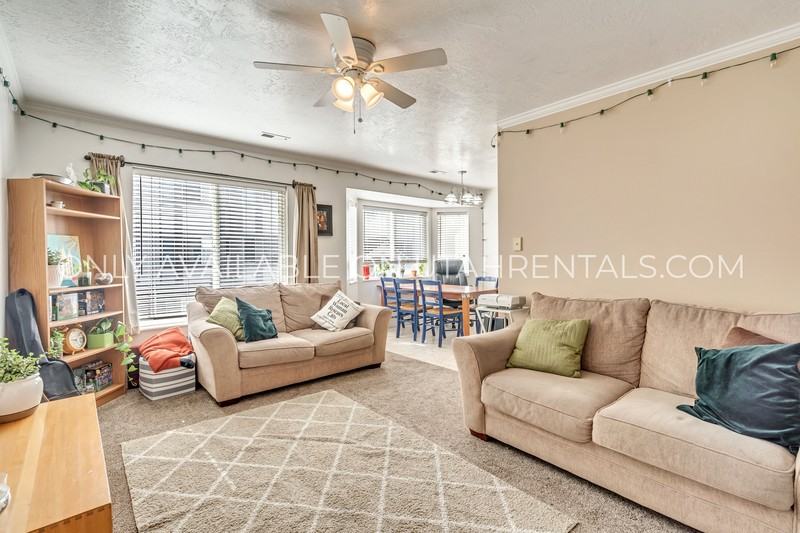 528 Ne #216-2B - Photo 3 of 14