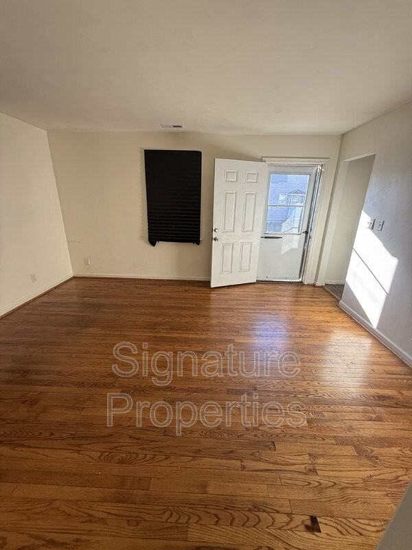 201 Glendale Ave #B - Photo 4 of 10