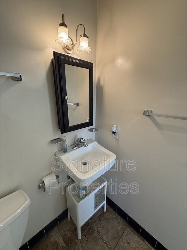 201 Glendale Ave #B - Photo 6 of 10