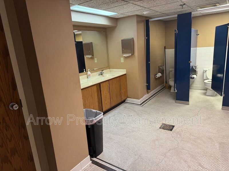 208 E 5th St - Photo 6 of 12