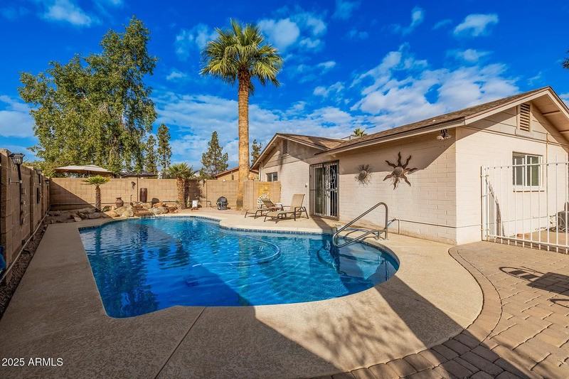 938 N 85th St - Photo 2 of 14