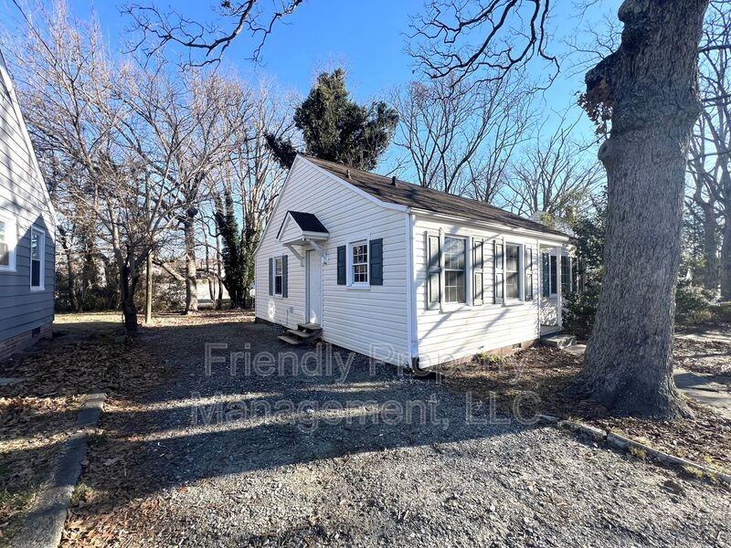 1607 Textile Dr - Photo 2 of 15