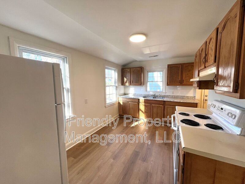 1607 Textile Dr - Photo 3 of 15