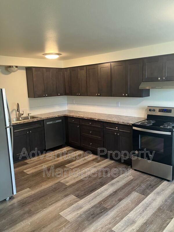 1126 Ne North Nebergall Loop - Photo 3 of 8