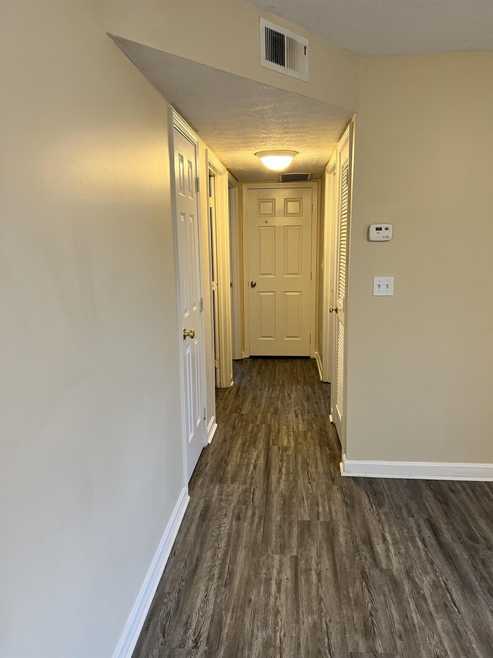 4109-8 Blue Lick Court - Photo 3 of 8