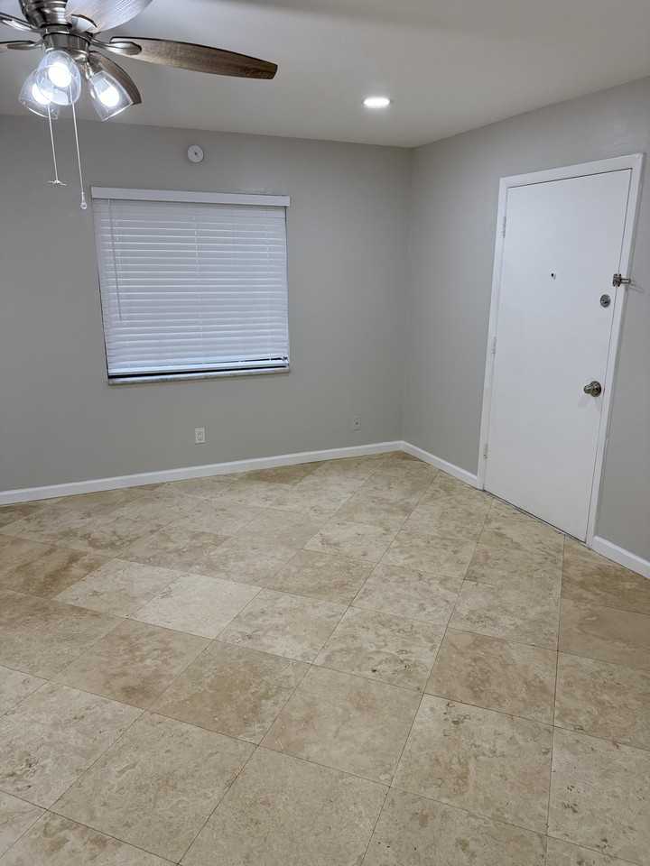 921 NE 16TH ST - Photo 2 of 9