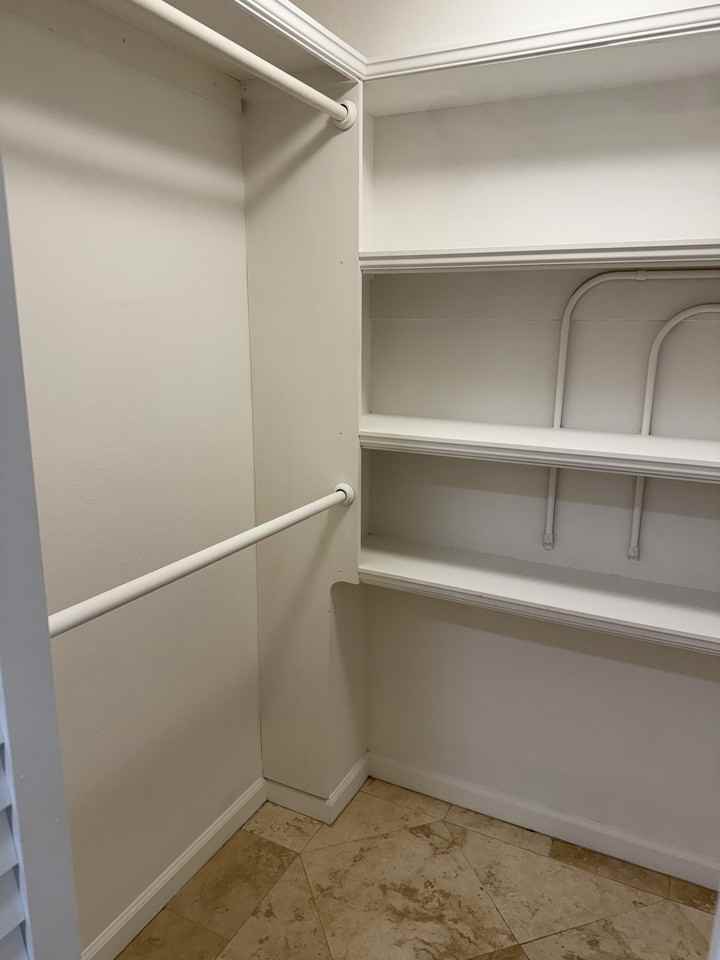 921 NE 16TH ST - Photo 6 of 9