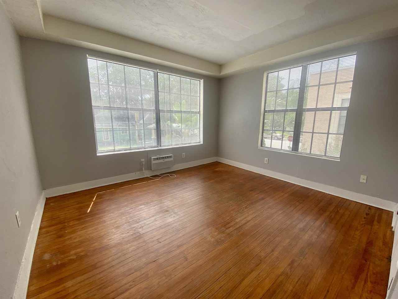 1717 South Park Avenue - Photo 4 of 41