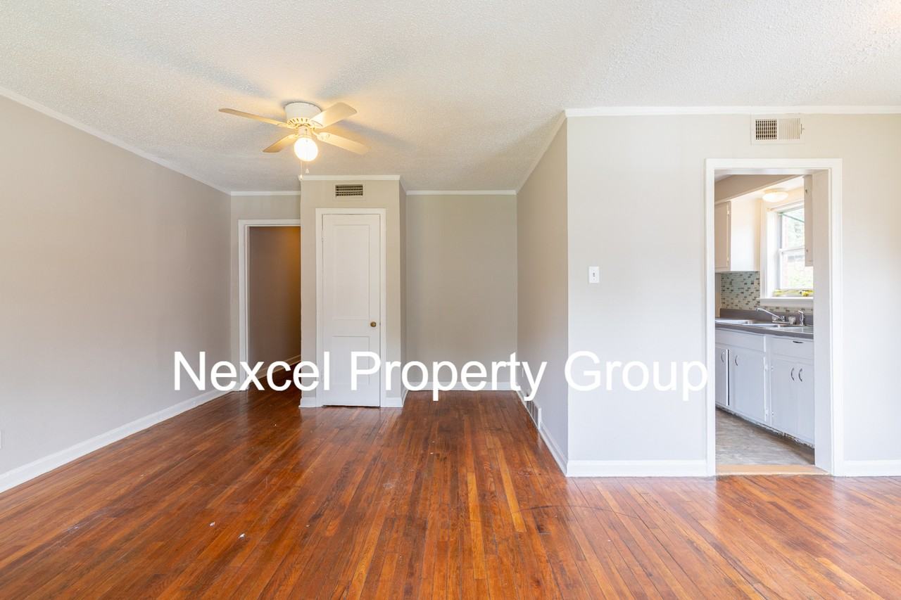123 Eastview Drive - Photo 3 of 10