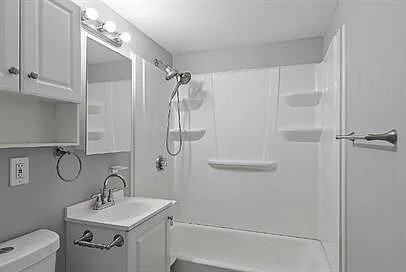 9-11 Madison Avenue - Photo 7 of 9