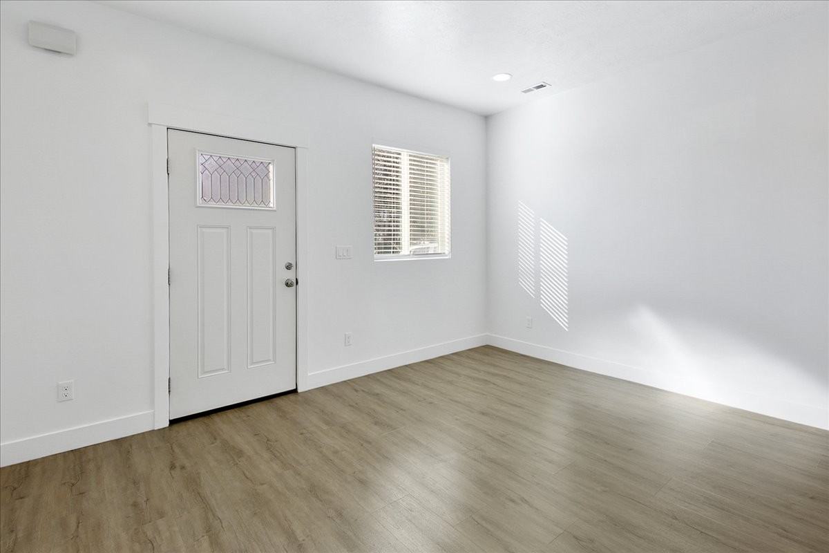 802 West Fayette Avenue - Photo 3 of 20