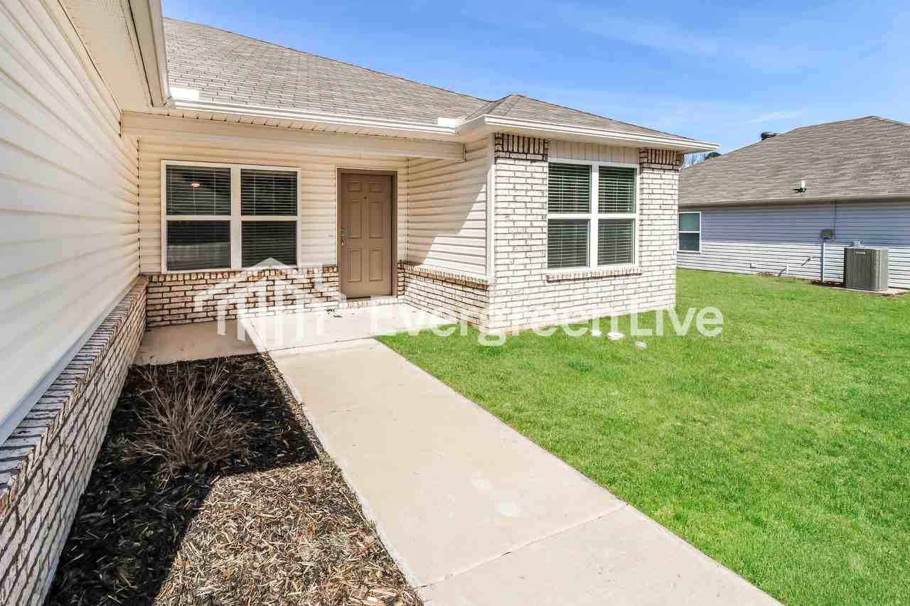 1952 Auburn Hills Dr - Photo 2 of 14