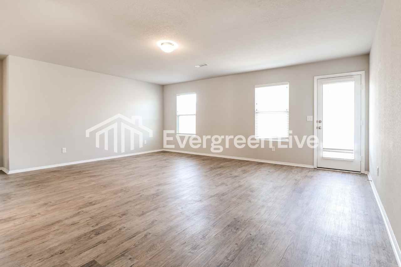 1952 Auburn Hills Dr - Photo 3 of 14