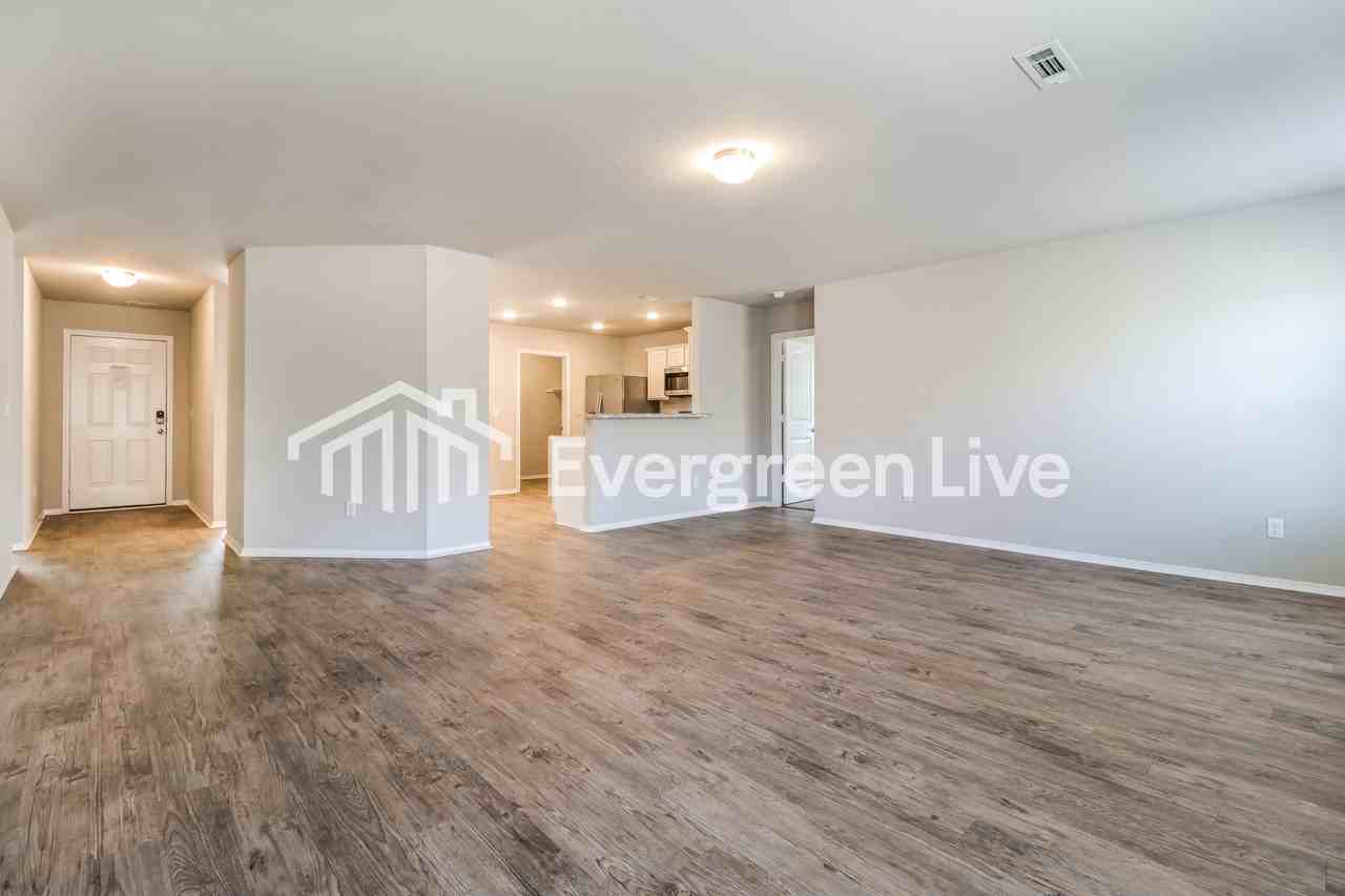 1952 Auburn Hills Dr - Photo 4 of 14