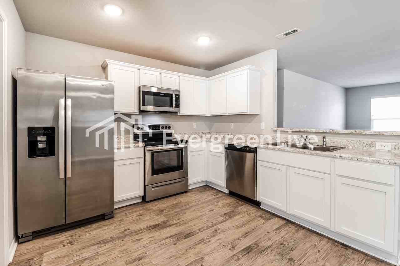 1952 Auburn Hills Dr - Photo 6 of 14