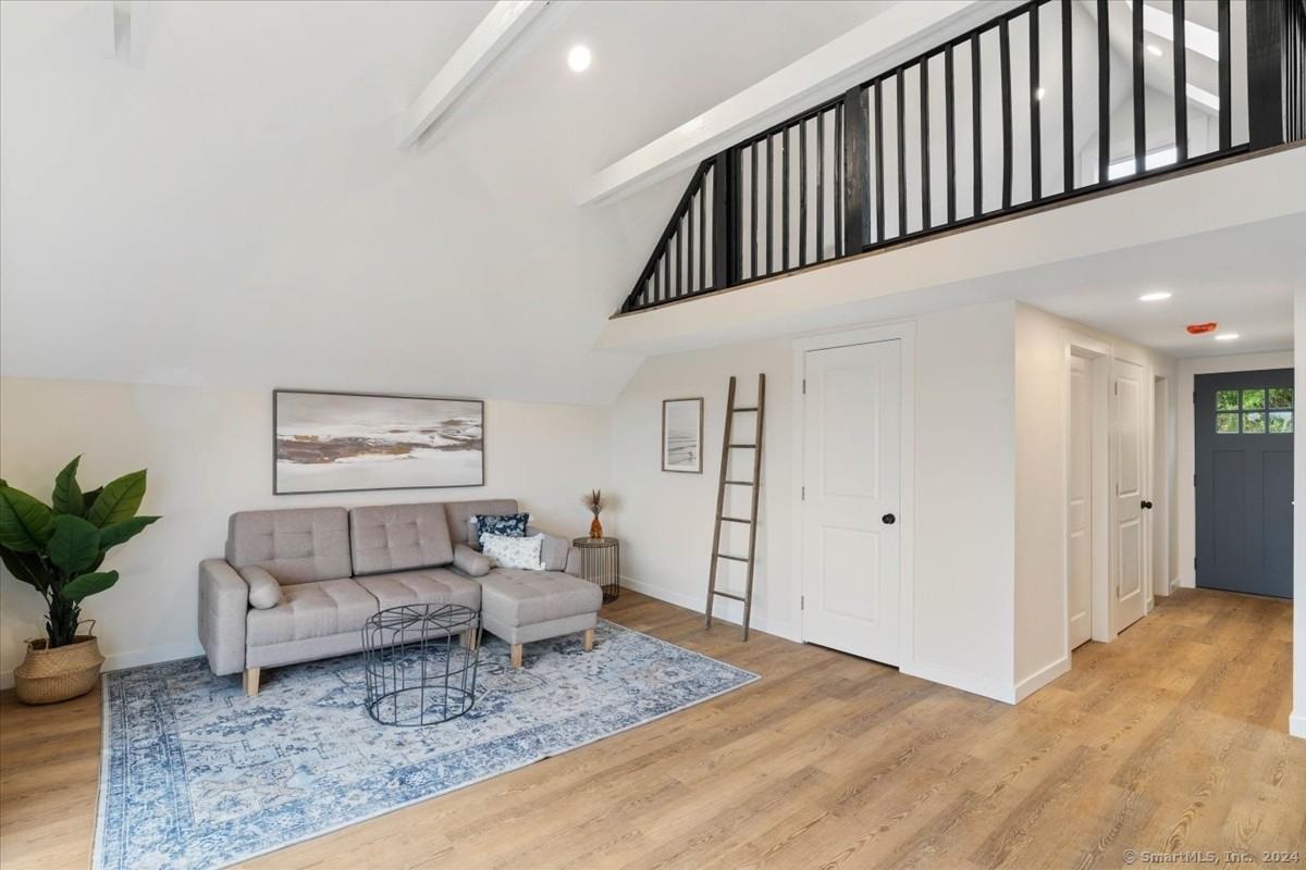 122 Thames Street - Photo 2 of 13